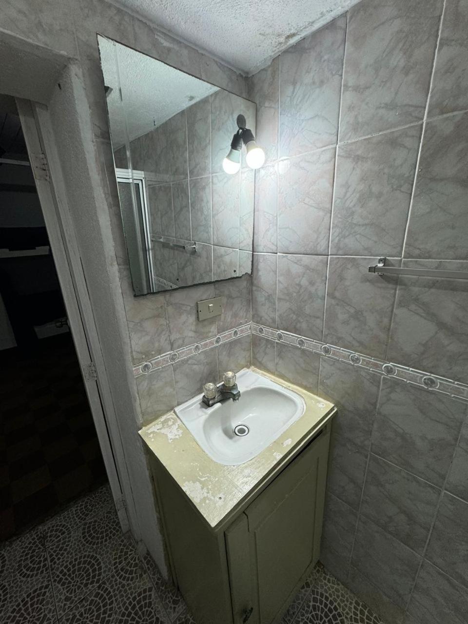Kamazoztz Hostel And Travel Antigua Bagian luar foto