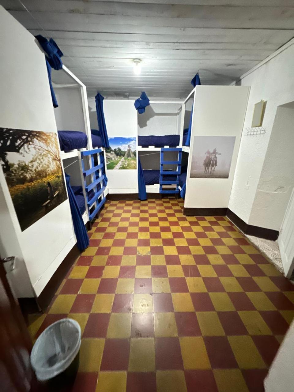 Kamazoztz Hostel And Travel Antigua Bagian luar foto