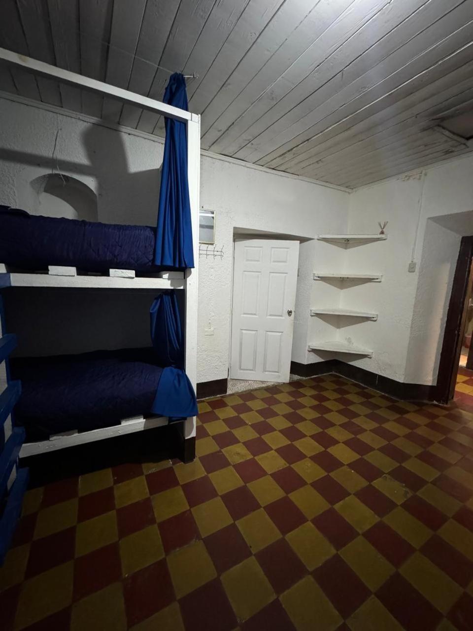 Kamazoztz Hostel And Travel Antigua Bagian luar foto