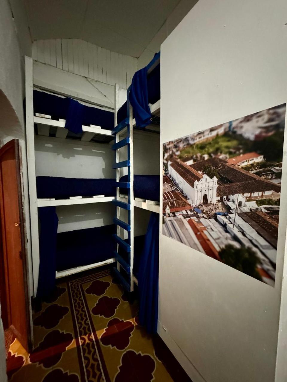 Kamazoztz Hostel And Travel Antigua Bagian luar foto